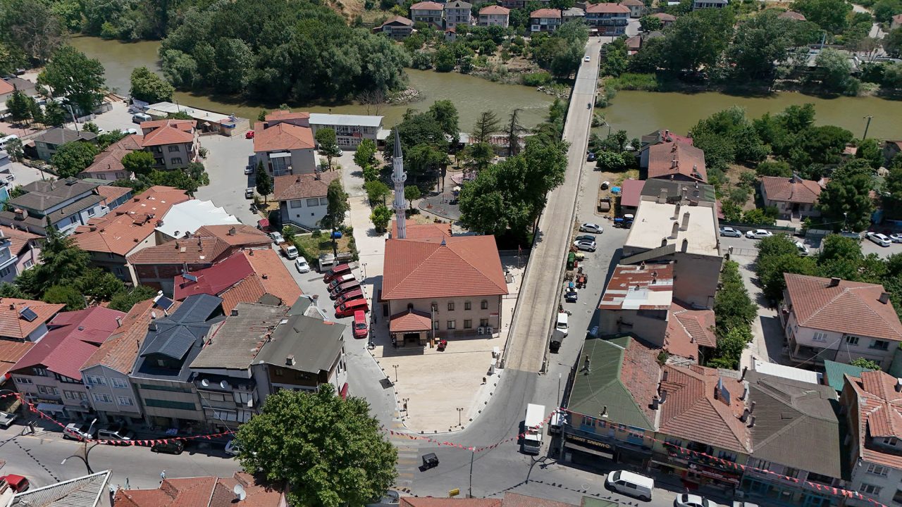 Alifuatpaşa Merkez Camii'nin çevresi yepyeni bir görünüme kavuştu