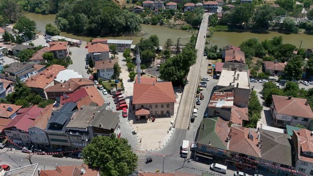Alifuatpaşa Merkez Camii'nin çevresi yepyeni bir görünüme kavuştu