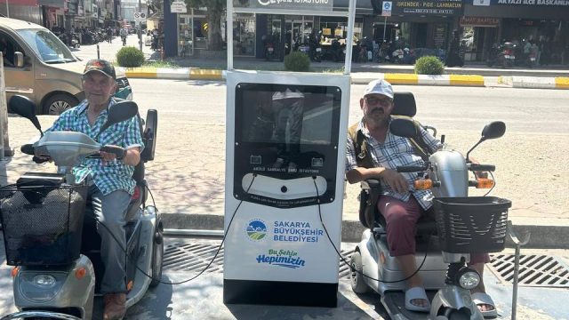 Büyükşehir, Akyazı’da engelli araç şarj istasyonunu hizmete açtı