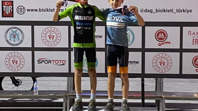 Büyükşehir sporcularından madalya yağmuru