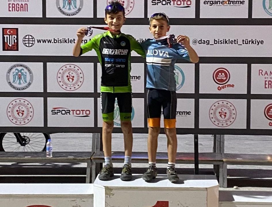 Büyükşehir sporcularından madalya yağmuru