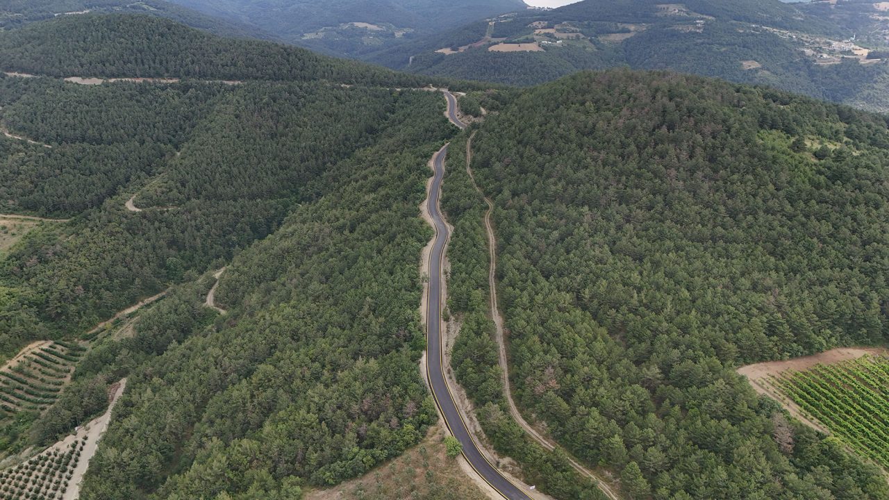 Geyve Alıplar’ın 9 kilometrelik yolu yenilendi