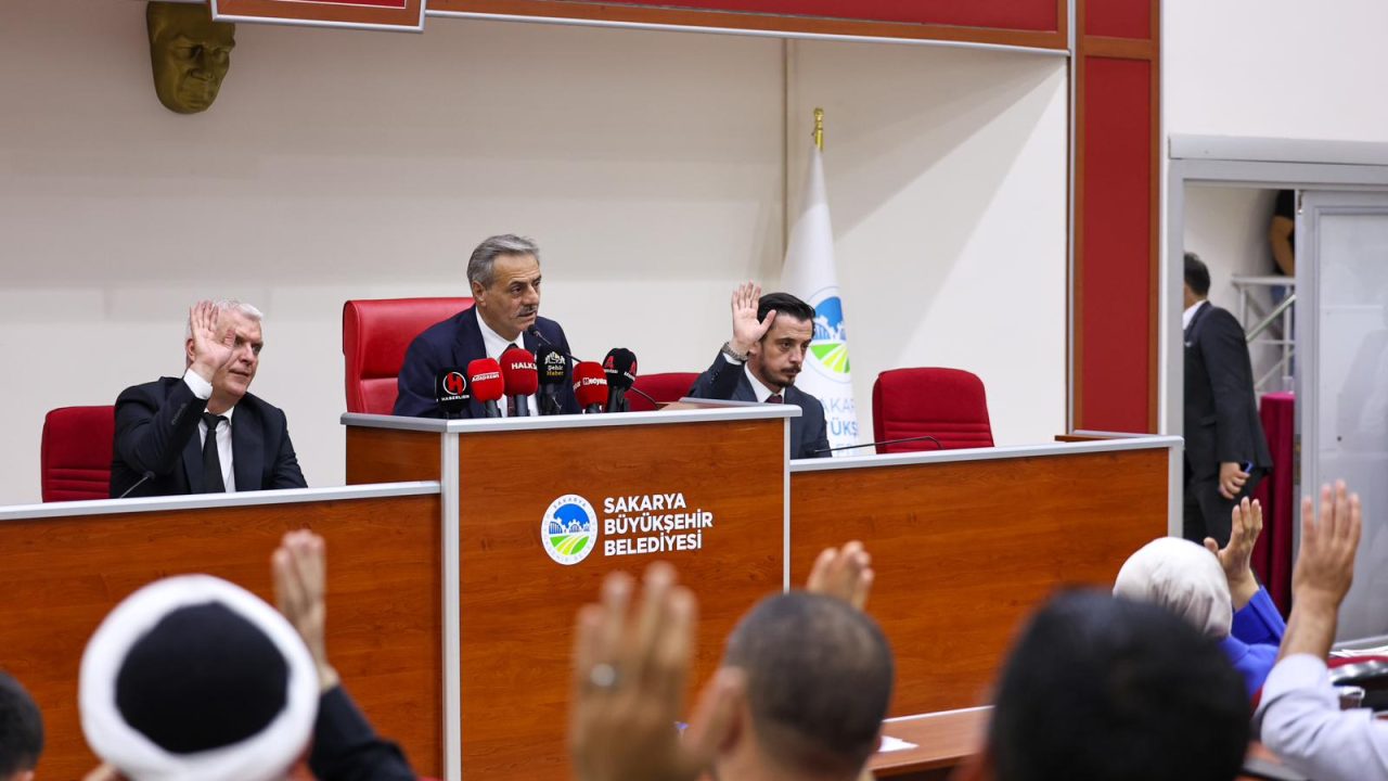 Yusuf Alemdar mecliste şehrin yeni müjdelerini paylaştı: Kimsesizler Oteli, 250 bin metrekare yeşil alan ve Kaynarca’ya SGM geliyor