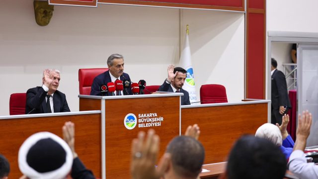 Yusuf Alemdar mecliste şehrin yeni müjdelerini paylaştı: Kimsesizler Oteli, 250 bin metrekare yeşil alan ve Kaynarca’ya SGM geliyor