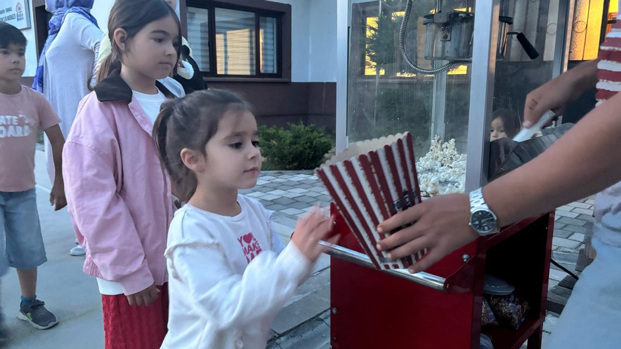 Büyükşehir’in Yaz Sineması ilçelerde yaz akşamlarına renk katıyor