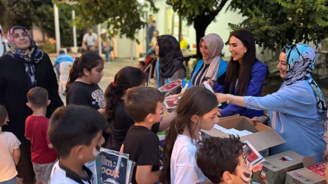 Yaz neşesi bu kez Pamukova, Karapürçek ve Geyve’de yüzlerce çocukla buluştu