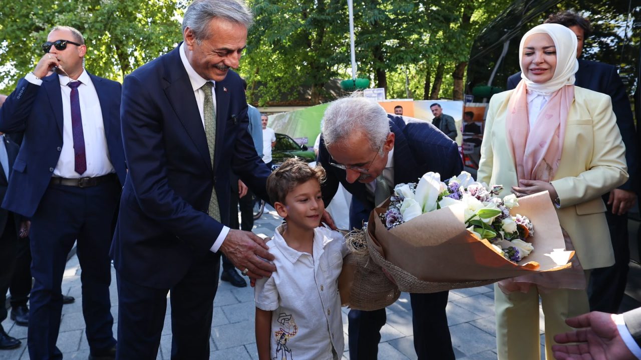 Bakan Uraloğlu Büyükşehir’e müjdeyle geldi: “Doğu Çevre Yolu bu yıl başlıyor”