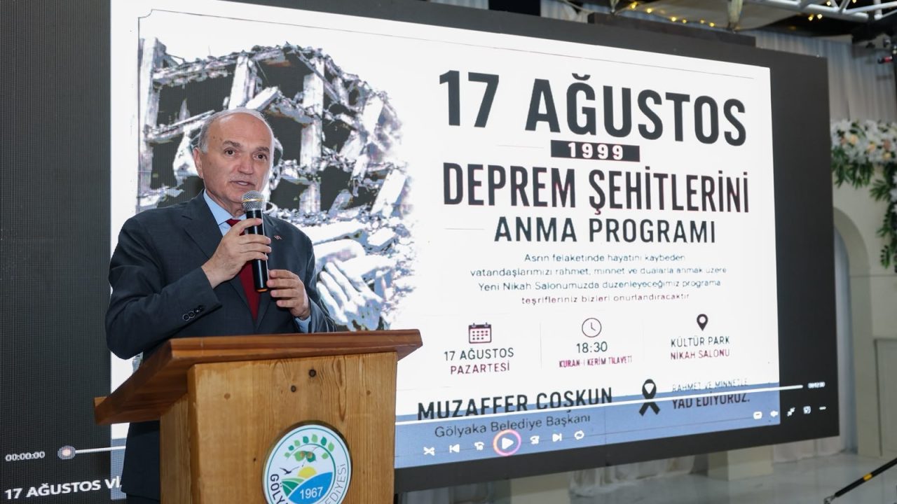 BAŞKAN ÖZLÜ DEPREM ŞEHİTLERİNİ ANMA PROGRAMINA KATILDI