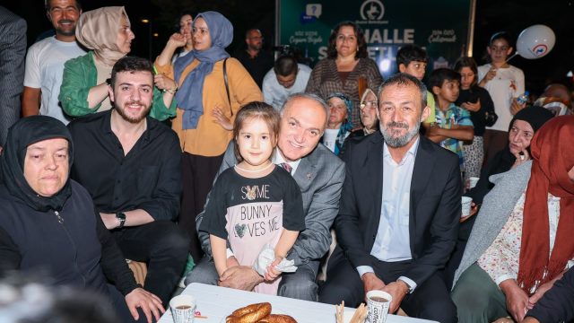 BAŞKAN ÖZLÜ MAHALLE SOHBETLERİNİ AZMİMİLLİ’DE SÜRDÜRDÜ
