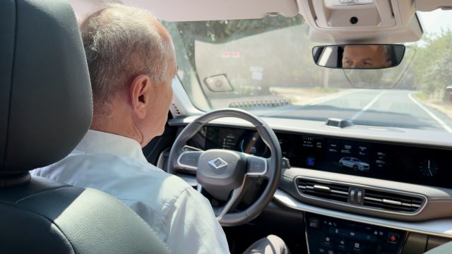BAŞKAN ÖZLÜ ASFALTLANAN YOLLARI TEST ETTİ