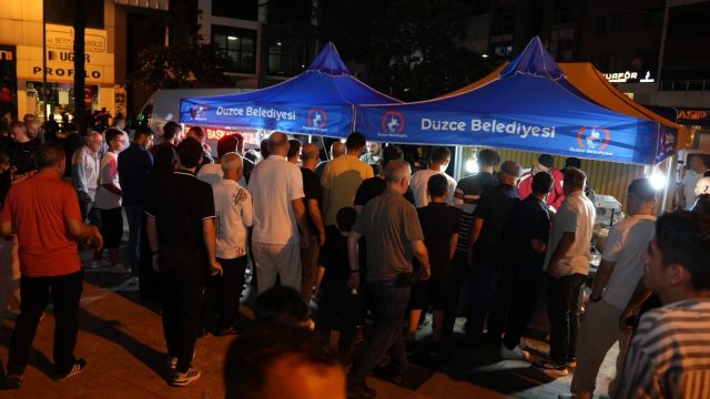 DÜZCE BELEDİYESİ’NDEN KANDİL İKRAMI