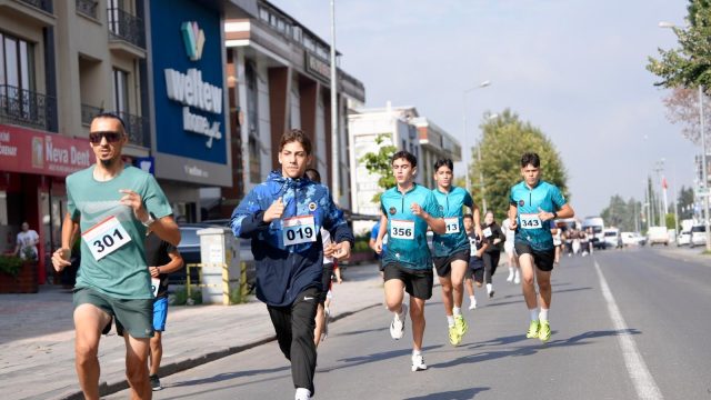 2 KİLOMETRELİK PARKURDA “ZAFER” İÇİN KOŞTULAR