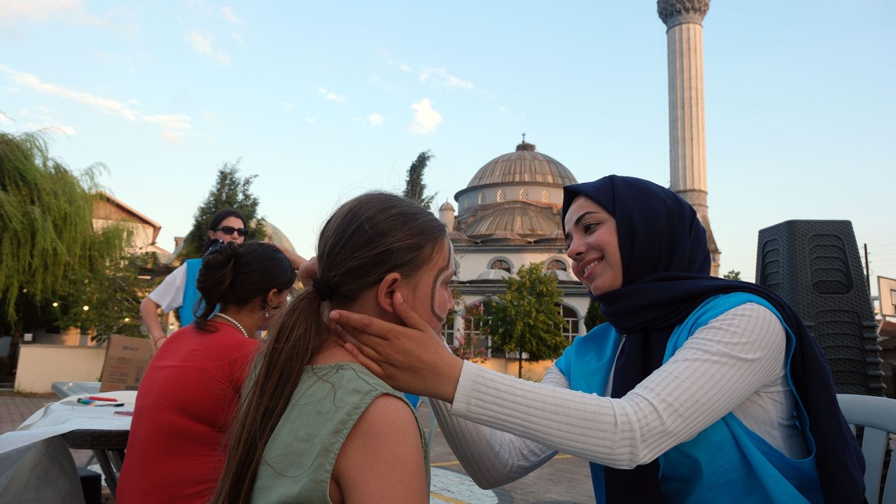 “Mahallemde Neşe Var” Yeniköy’de çocuklara unutulmaz bir akşam yaşattı