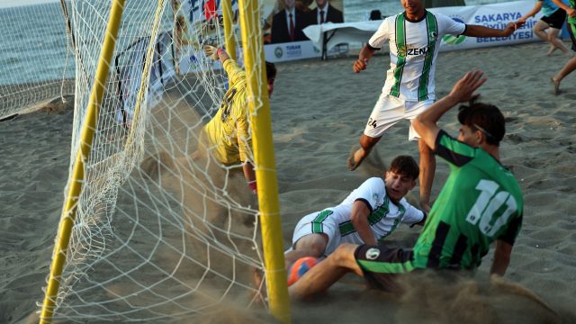 Kocaali Sahili’nde futbol şöleni: Plaj Futbolu Şampiyonası’nda büyük heyecan