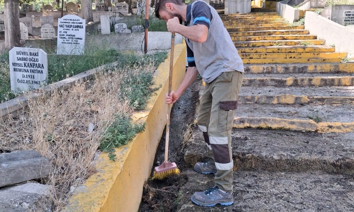 Hatıralara saygı, ziyaretlere huzur