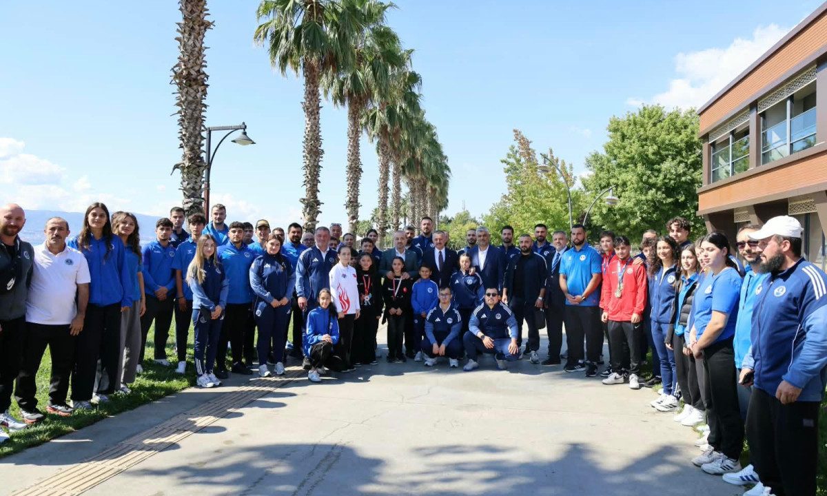 Başkan Büyükakın başarılı sporcularla buluştu