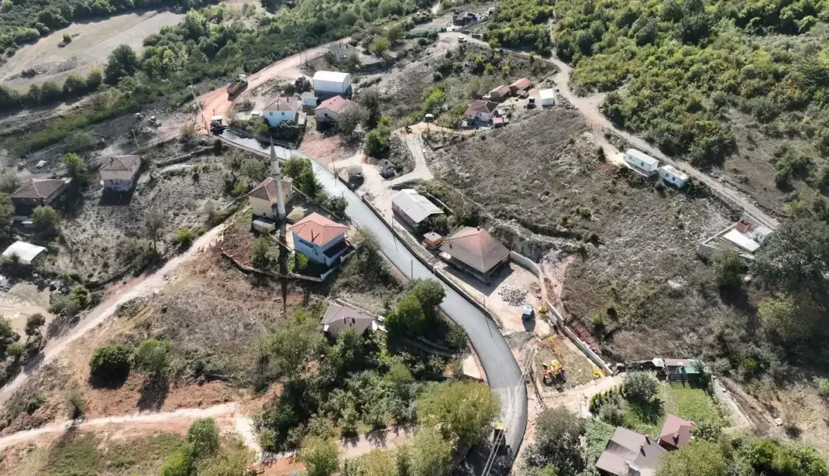Körfez Kutluca’da yol yenileniyor! Binlerce ton asfalt serilecek