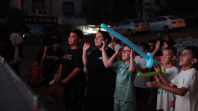 560 kilometre mutluluk taşıdı: “Bir Tır Mutluluk” ile Sakarya’nın dört bir yanında çocuklar eğlendi