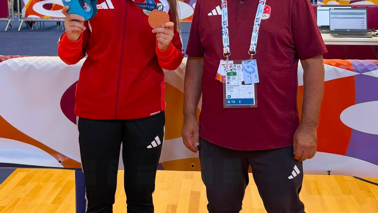 Büyükşehirli boksör Ece Asude’den önemli başarı