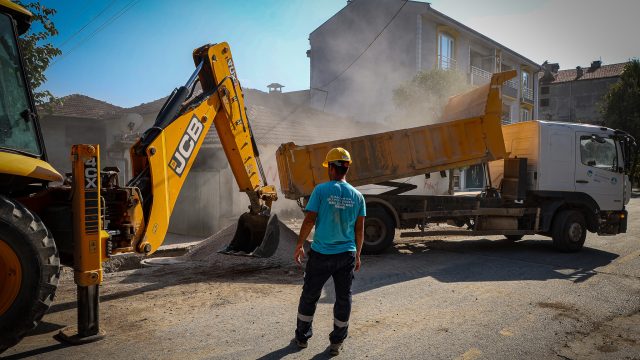 Pamukova Ankara Caddesi’nin yağmursuyu altyapısı yenileniyor