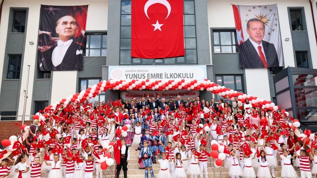 Alemdar, “Evlatlarımızın ve gençlerimizin her zaman, her alanda yanında olacağız”