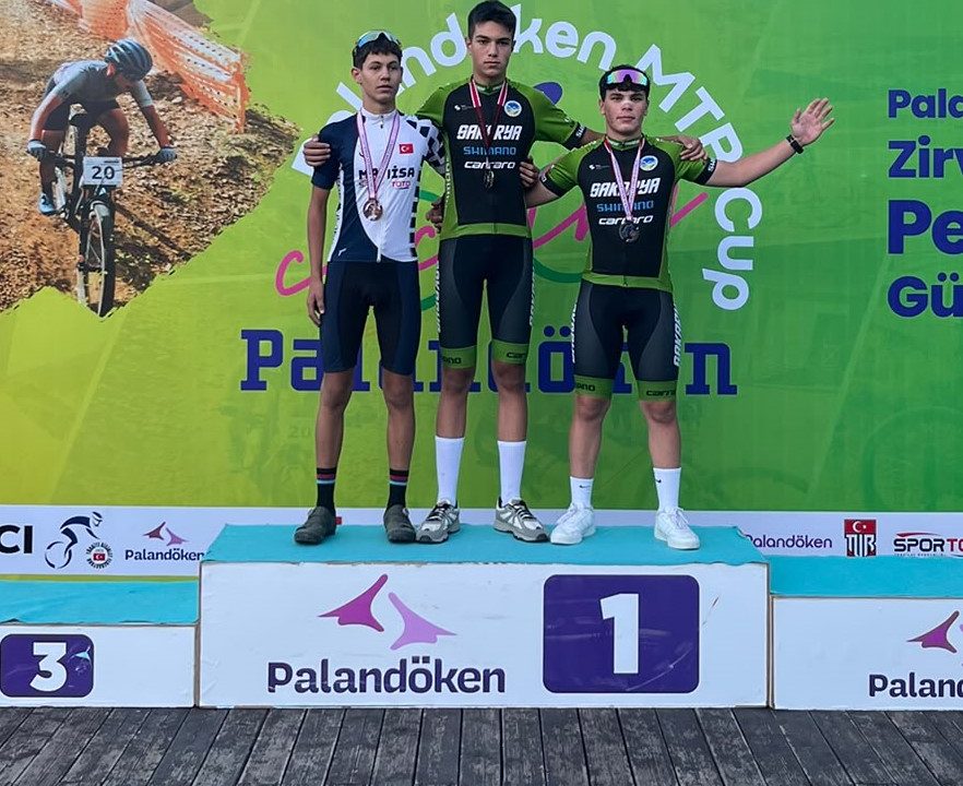 Büyükşehir sporcularından farklı branşlarda gururlandıran başarı