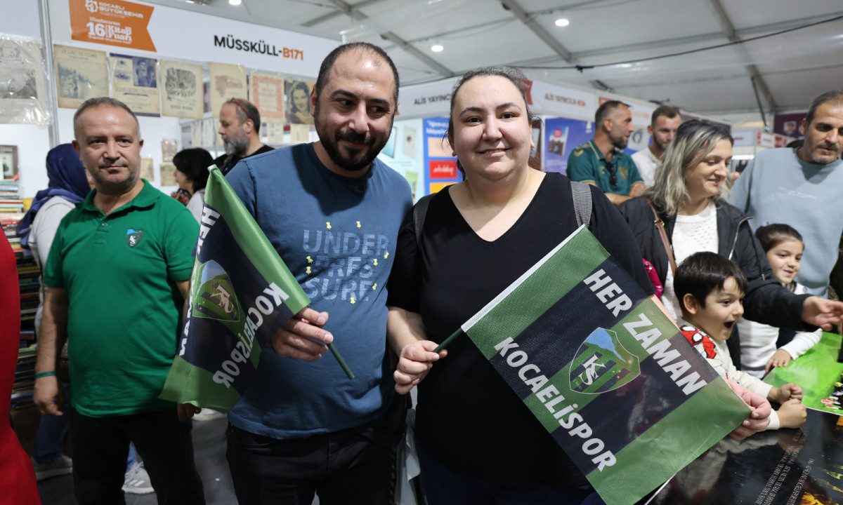 Kitap Fuarı’nda Yeşil-Siyah hediyeler