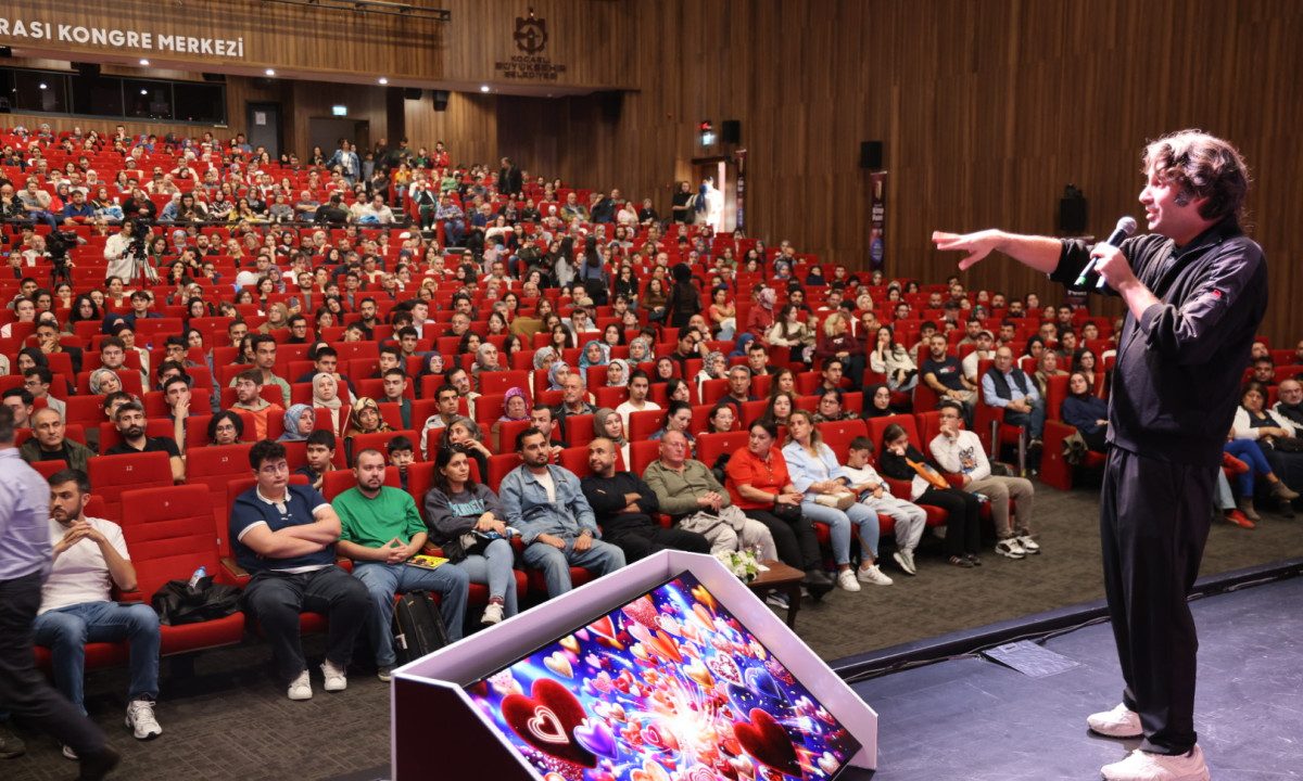 Özkara: Yapay zekâ inanılmaz bir kapı açıyor