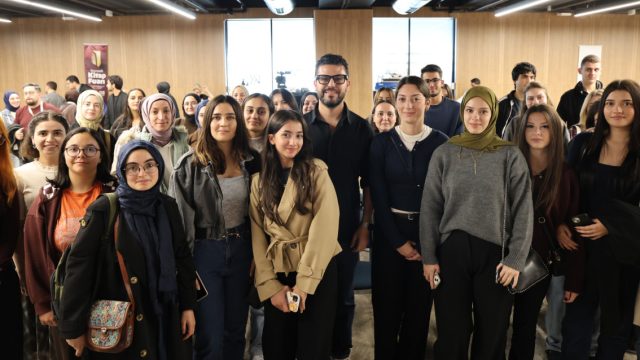 Ünlü eğitmenlerden gençlere başarı tüyoları