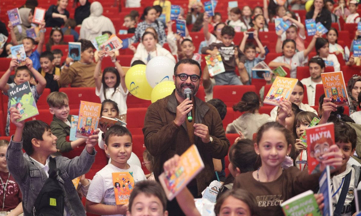 “Yazarlığa giden yol kitap okumaktan geçiyor”