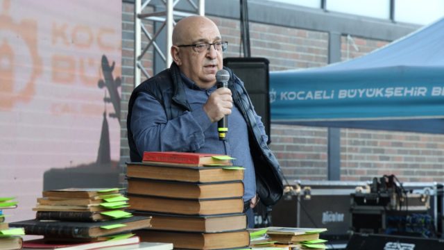 “Kitaplar yapay zekâya karşı korunmalı”