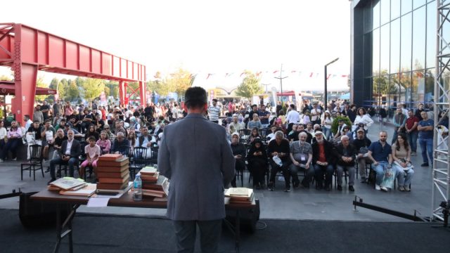 Nadide eserler açık artırmayla satıldı