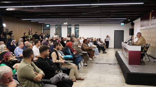 “İnsan, özünden uzaklaştığında kaybolur”