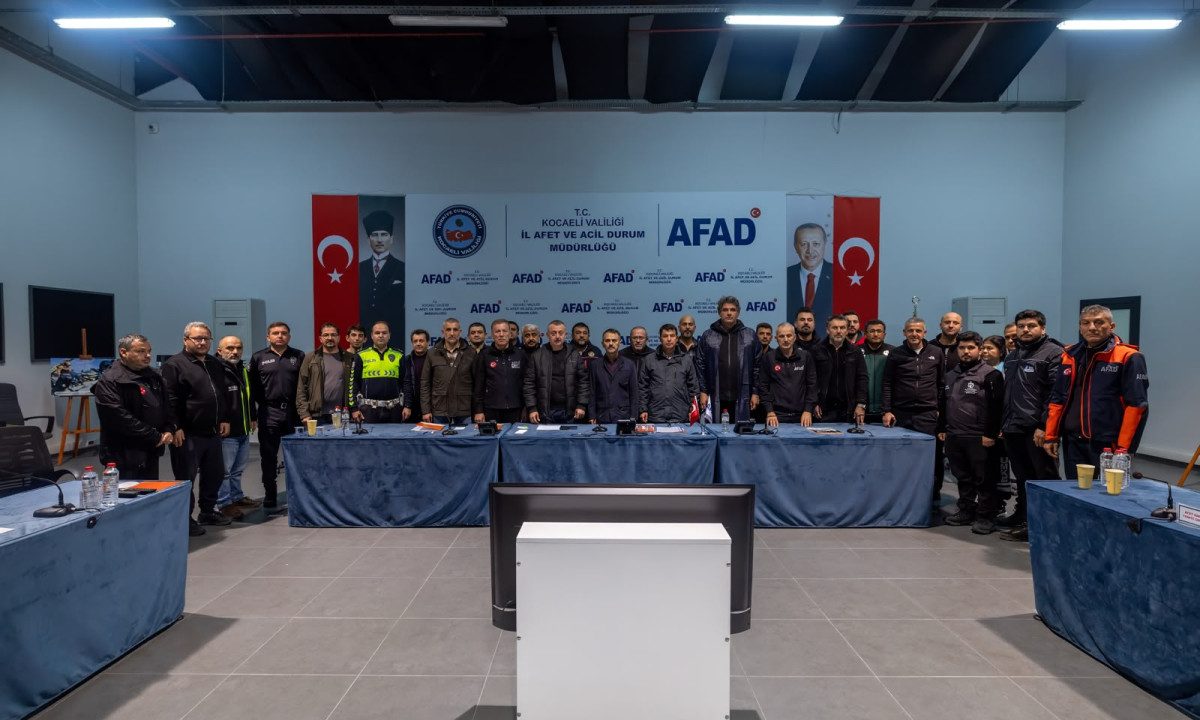 Büyükakın’dan, günlerdir sahada olan ekiplere teşekkür