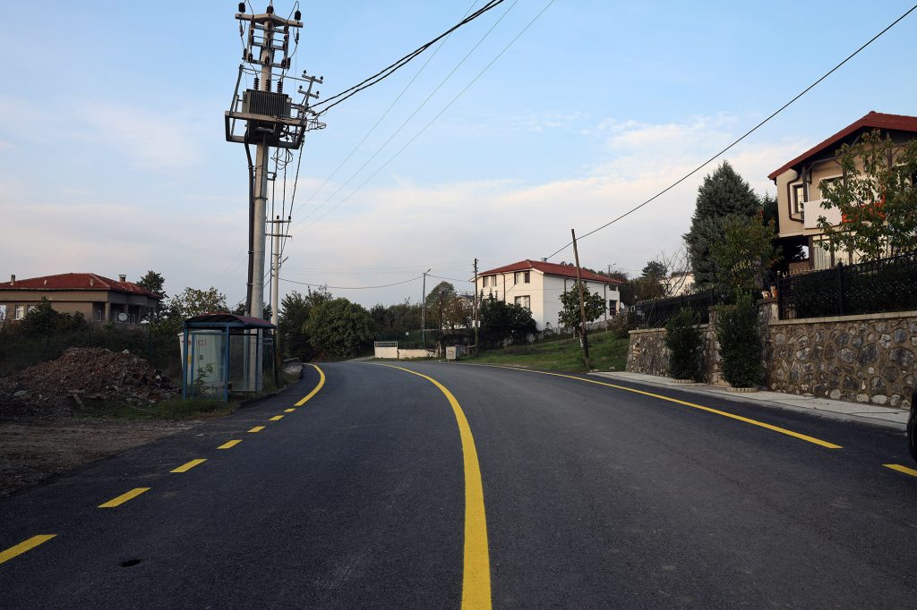 Büyükşehir Hacımercan’ın yollarını tablo gibi işledi