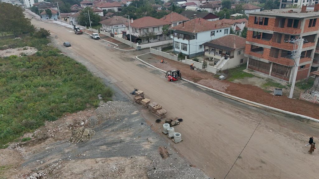 Hanlı-OSB duble yolunda önce kaldırım ve bisiklet yolu, ardından asfalta geçilecek