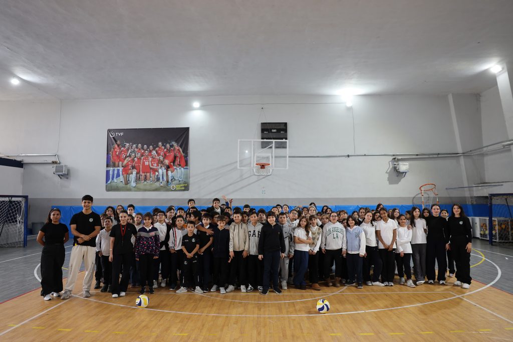 Büyükşehir, geleceğin voleybolcularını yetenek taramalarıyla keşfediyor