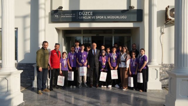Antrenör Hakan Şengönül ve genç sporculardan İl Müdürlüğüne ziyaret