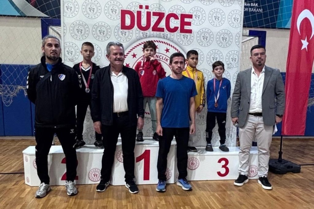 cumayerinde-5-kulupten-185-sporcunun-katildigi-sampiyona-duzenlendi-1-124513