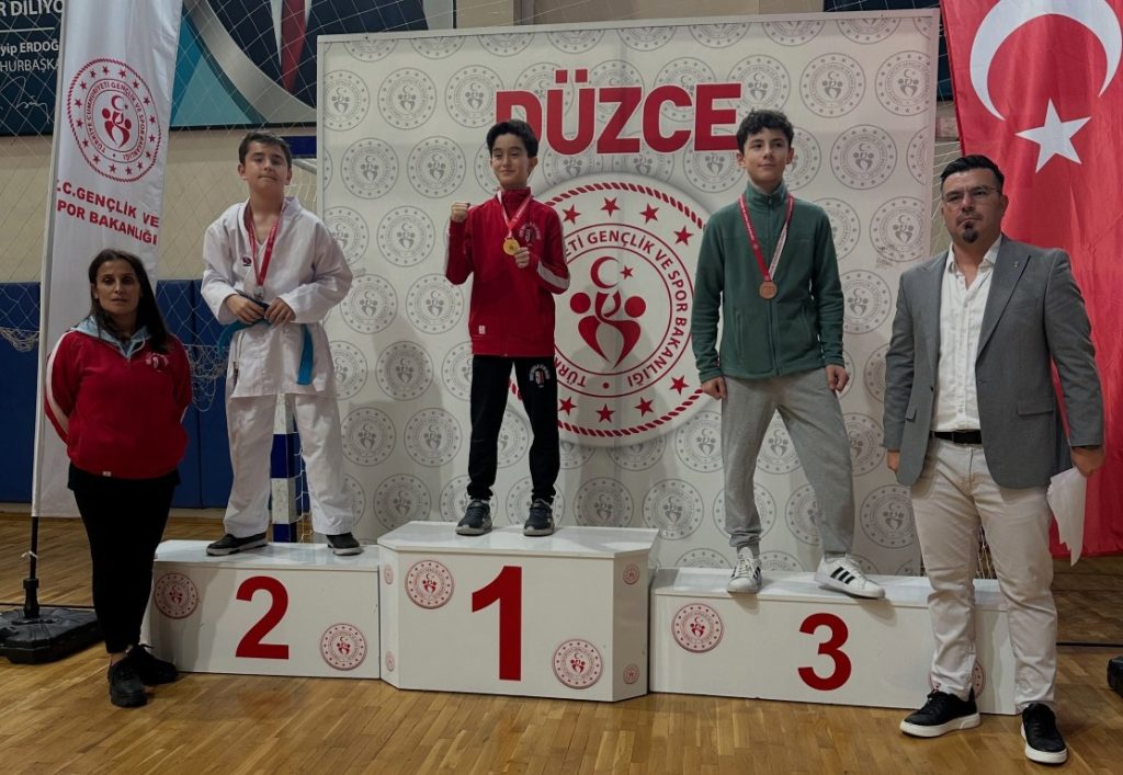 cumayerinde-5-kulupten-185-sporcunun-katildigi-sampiyona-duzenlendi-2-124514