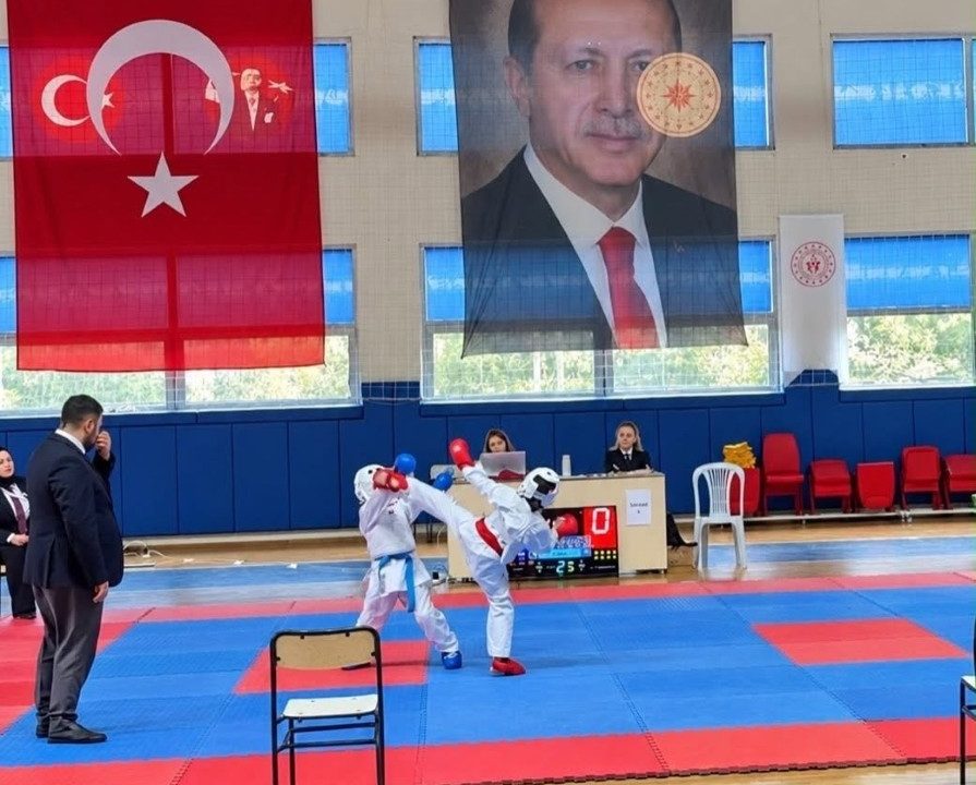 Cumayeri’nde 5 kulüpten 185 sporcunun katıldığı şampiyona düzenlendi