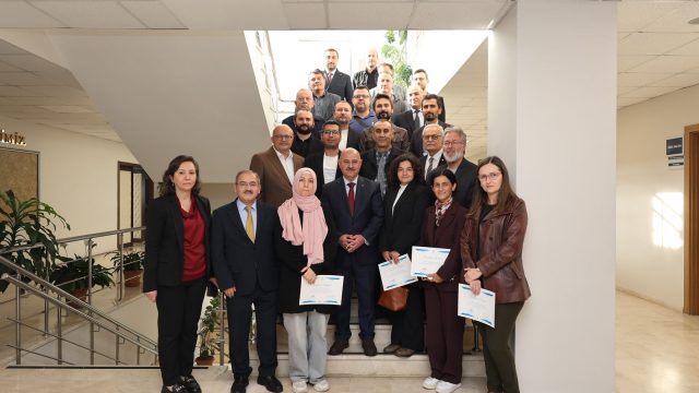 Dünya sıralamalarına giren Düzce Üniversitesi akademisyenleri onurlandırıldı