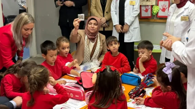 Düzce’de Anaokulu Öğrencileri Kızılay Haftası’nda Yardımlaşmayı Öğrendi