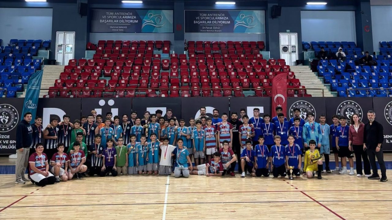 Düzce’de Hentbol Şampiyonları Belli Oldu! 170 Sporcu, 11 Takım Yarıştı
