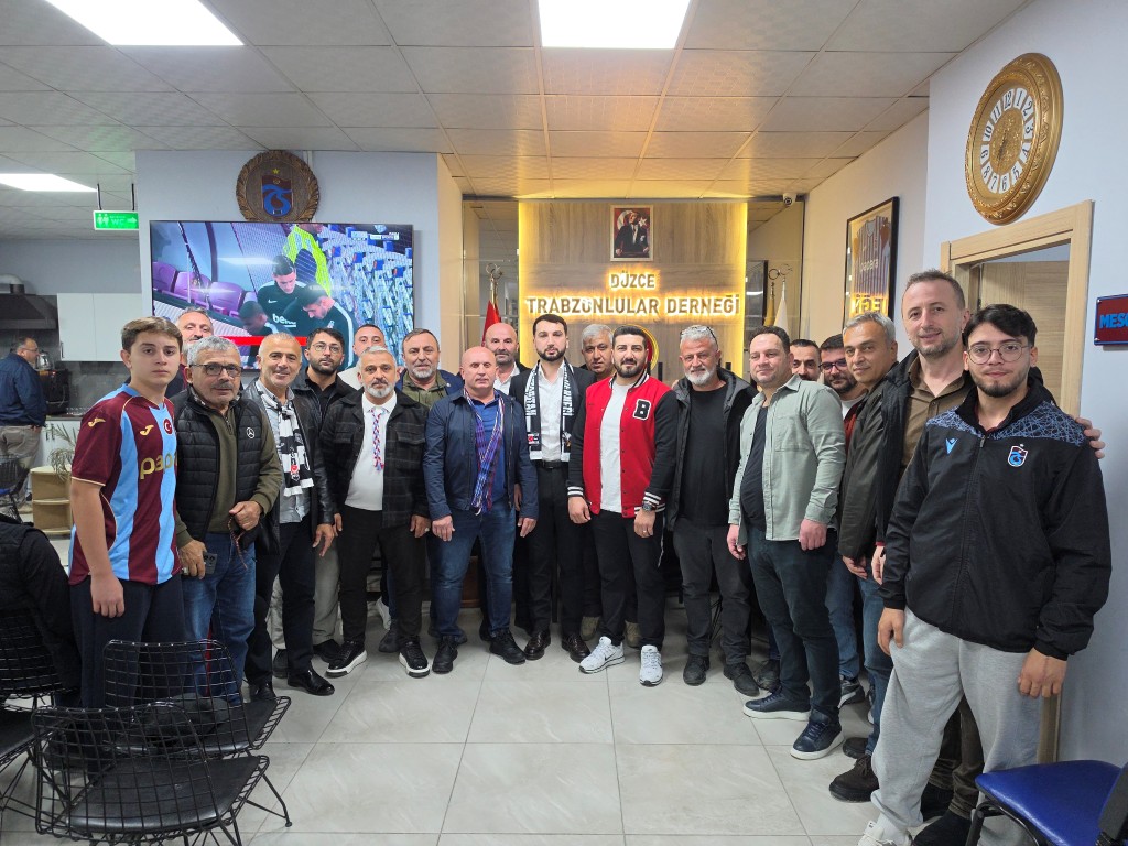 duzcede-trabzonspor-ve-besiktas-taraftarlarindan-dostluk-mesaji-3-104305