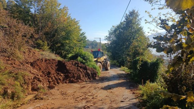 Gölyaka’da iki köy yolunu heyelan vurdu: Çalışmalar tamamlandı