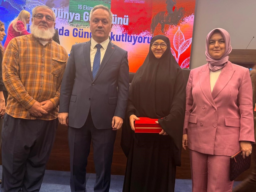 izmirdeki-dunya-gida-gunu-etkinliginde-duzceli-ureticiye-odul-3-043943