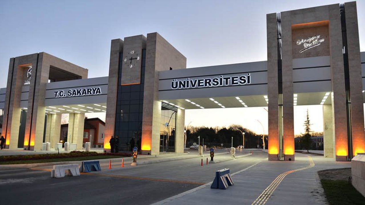 Sakarya Üniversitesi’nde konferans tartışması: Rektörlük sosyal medyadan öğrendi!