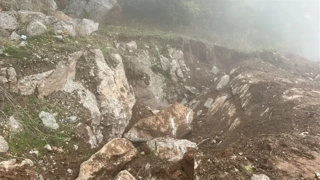Sakarya’da altyapı çalışmasında antik dönem yazıtlı taş blok bulundu