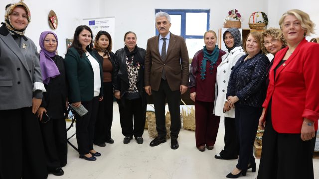 Vali Mehmet Makas Düzce'de üretici kadınlarla bir araya geldi